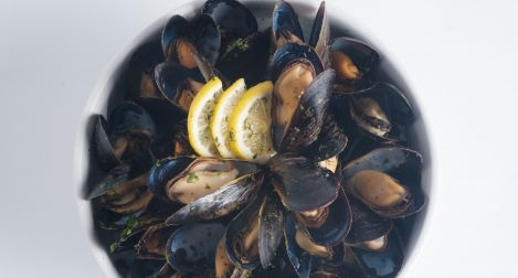 Herbed Steamed Mussels