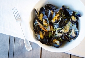 Mussels with Leeks and Saffron